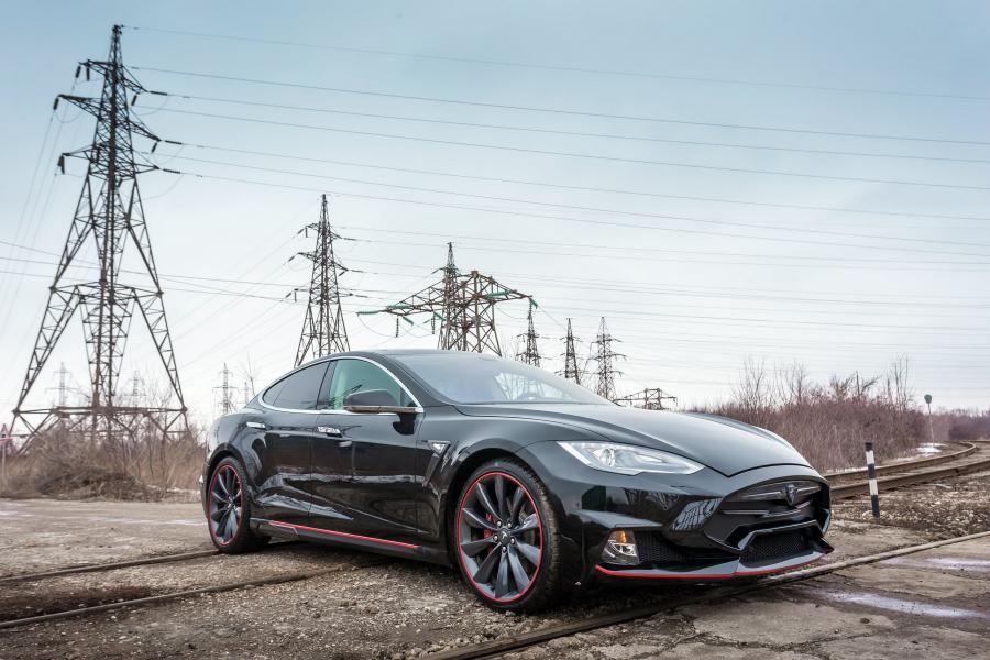  Tesla Model S Elizabeta by Larte Design 2016 года  (фото 7 из 22)